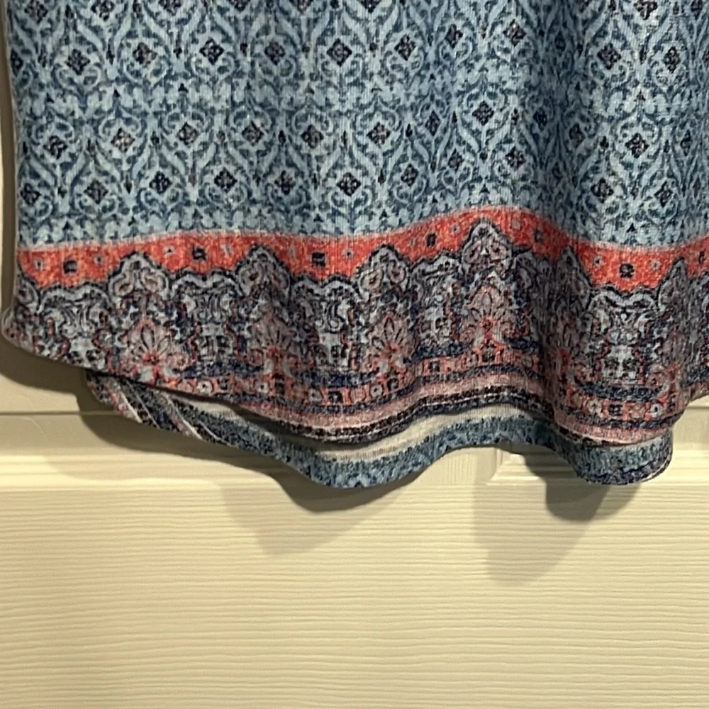 Absolutely Famous Women’s Top. Size Medium - Blue 3/4 Sleeves - Picture 3 of 8